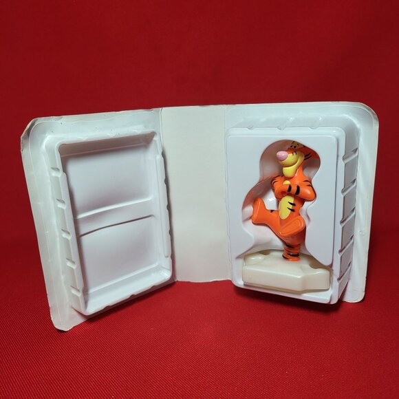 McDonalds Happy Meal Toy Tigger Disneys Winnie the Pooh Seasons of Giving Figuri - Picture 4 of 14